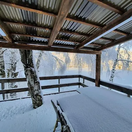 útulná Pri Vode V čarokrásnej Prírode *