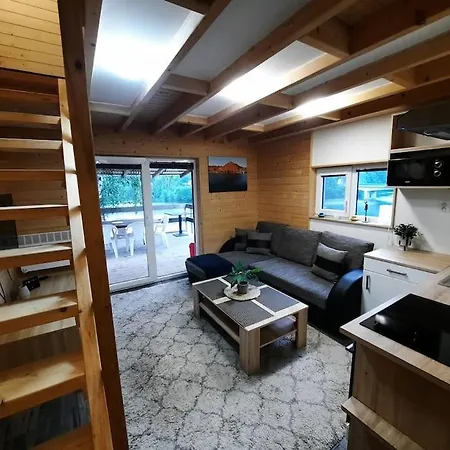 útulná Pri Vode V čarokrásnej Prírode