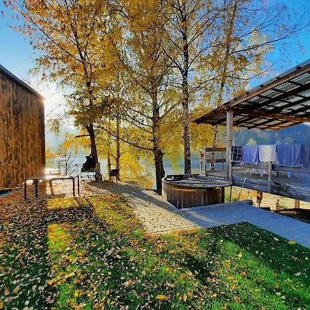 By The Water In Beautiful Nature Apartament