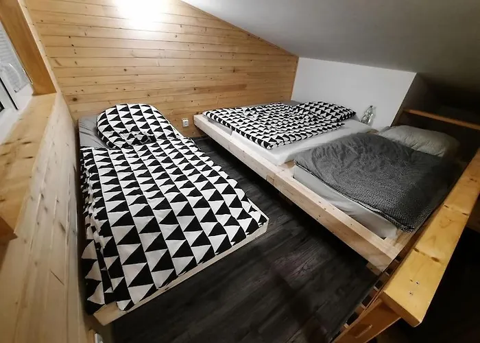 Utulna Pri Vode V Carokrasnej Prirode