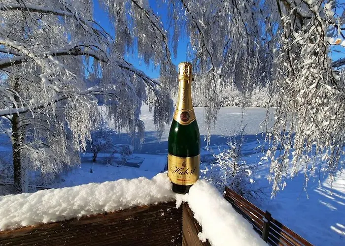 Utulna Pri Vode V Carokrasnej Prirode *