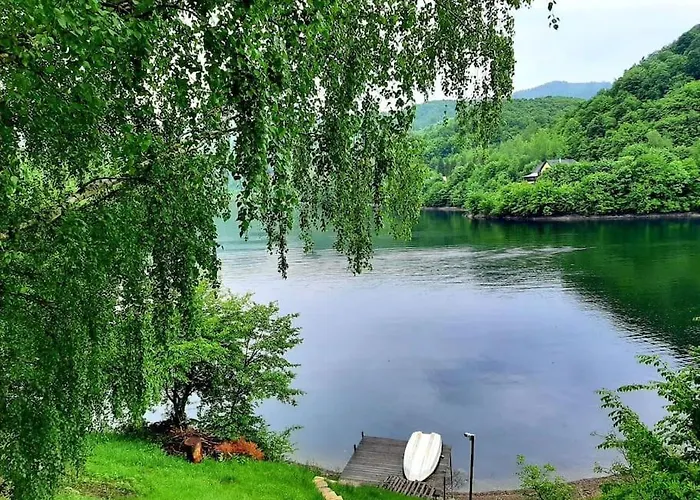 Utulna Pri Vode V Carokrasnej Prirode *